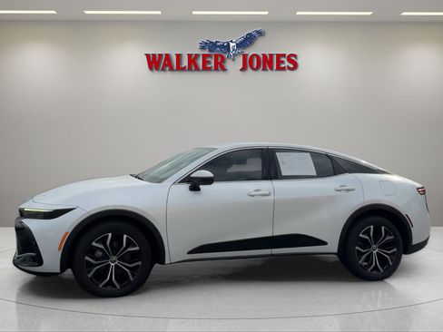 Used 2023 Toyota Crown Limited image 6