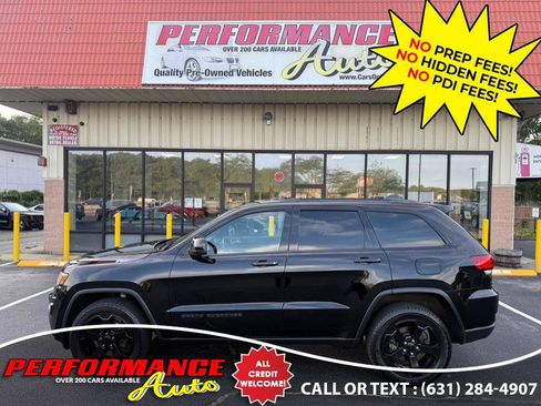 Used 2020 Jeep Grand Cherokee Laredo image 3