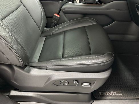 Used 2025 GMC Yukon XL Denali w/ Sun & Power Step Package image 57
