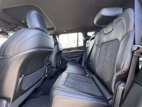 New 2026 Jeep Grand Cherokee Altitude image 15