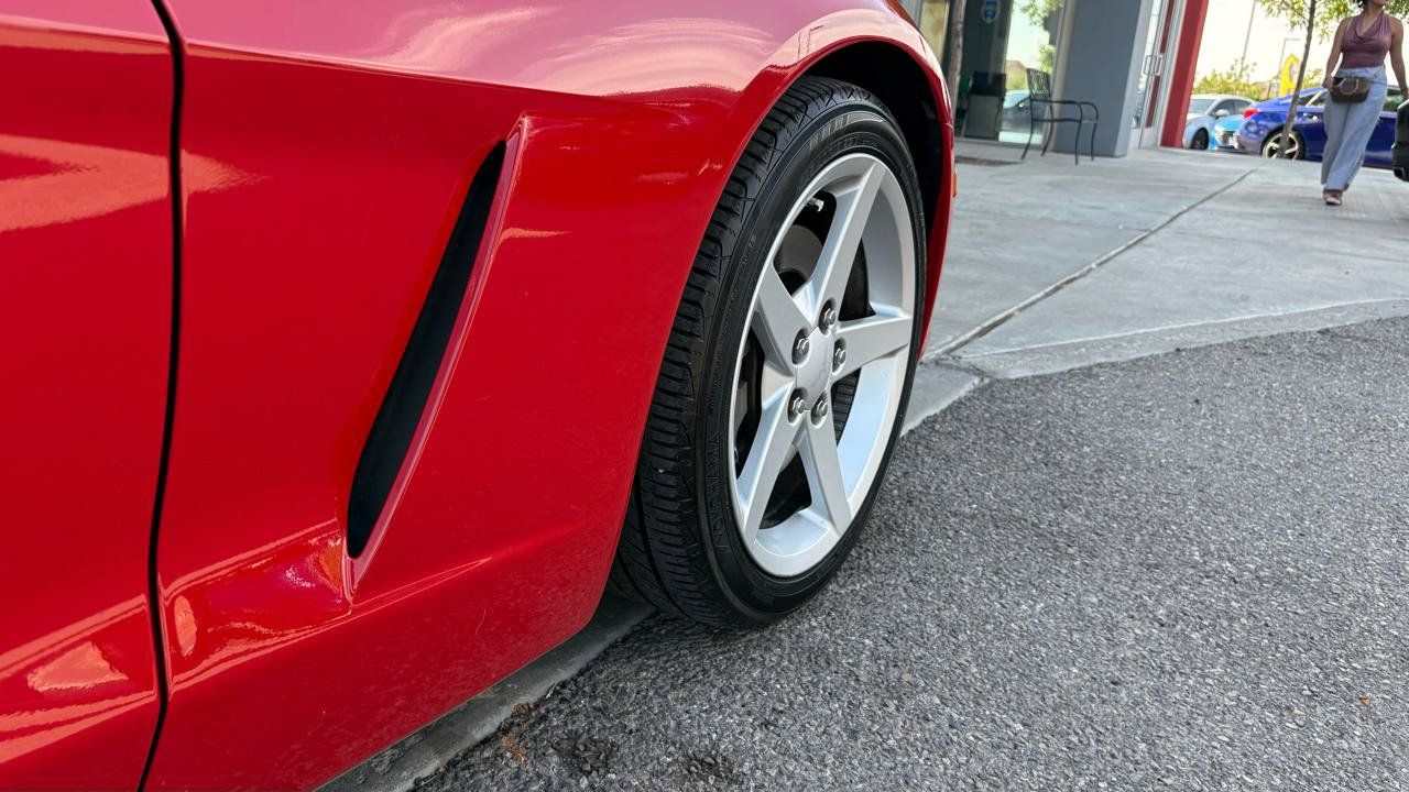Used 2007 Chevrolet Corvette Coupe RWD image 3