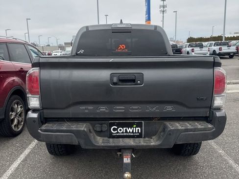 Used 2020 Toyota Tacoma TRD Off-Road w/ Technology Package image 14