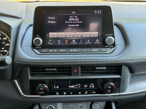 Used 2023 Nissan Rogue SV FWD image 17