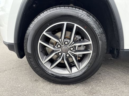 Used 2019 Jeep Grand Cherokee Limited AWD/4WD image 14
