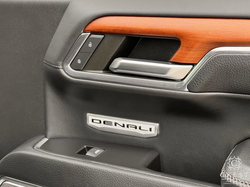 Used 2023 GMC Sierra 1500 Denali w/ Technology Package AWD/4WD image 29