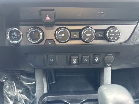 Used 2020 Toyota Tacoma TRD Sport image 21