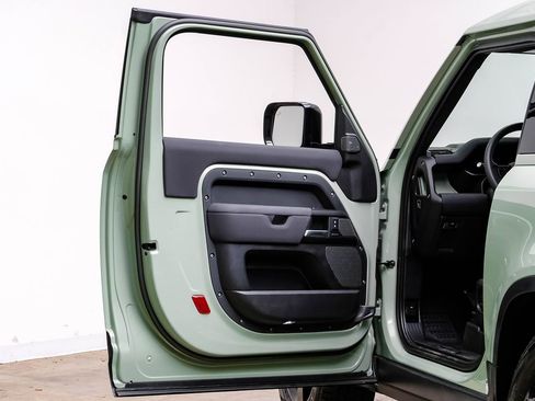 Used 2023 Land Rover Defender 110 75th Limited Edition image 31