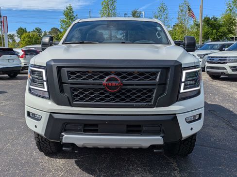 Used 2024 Nissan Titan PRO-4X AWD/4WD image 8