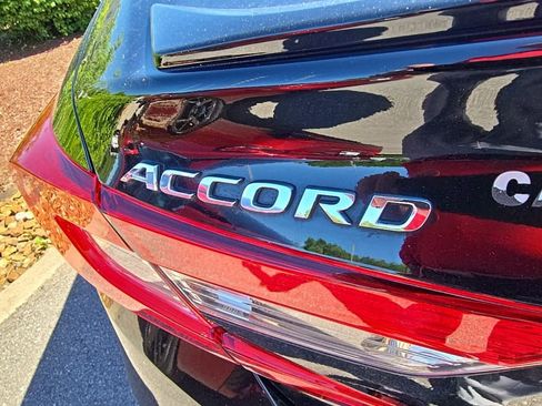 Used 2018 Honda Accord Sport image 10