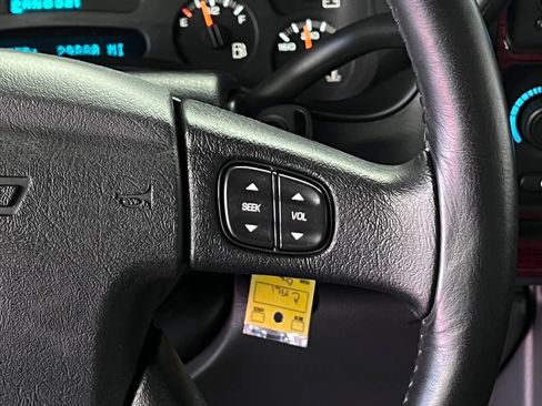 Used 2004 Chevrolet Avalanche Z71 w/ Sun And Sound Package AWD/4WD image 47