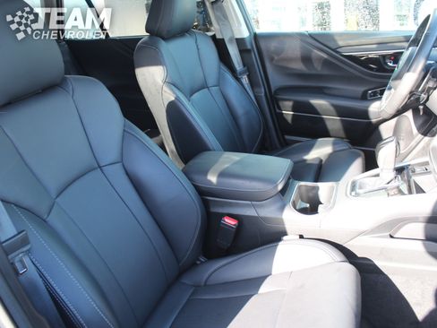 Used 2025 Subaru Outback Limited image 32