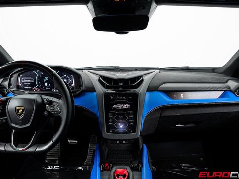 Used 2025 Lamborghini Revuelto image 33