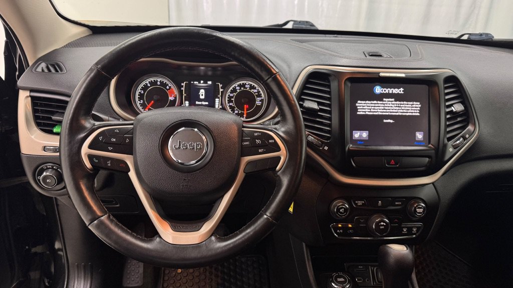 Used 2016 Jeep Cherokee Latitude w/ Cold Weather Group AWD/4WD image 19