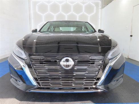 Used 2025 Nissan Altima 2.5 SV FWD image 3