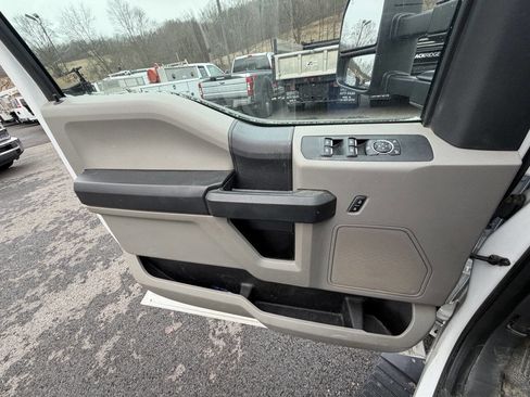 Used 2022 Ford F350 XL w/ Power Equipment Group image 24