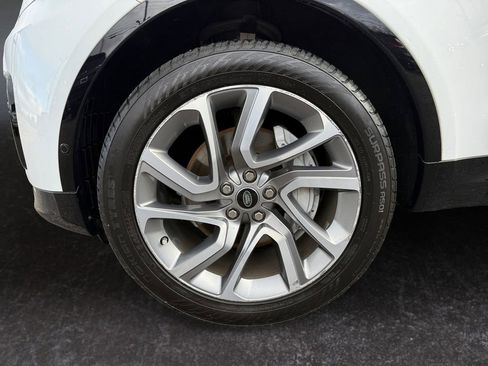 Used 2020 Land Rover Discovery Landmark image 9