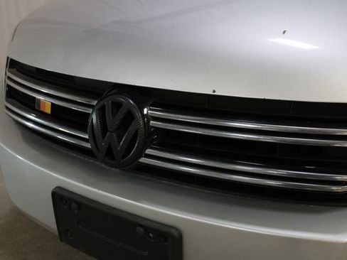 Used 2017 Volkswagen Tiguan S image 31
