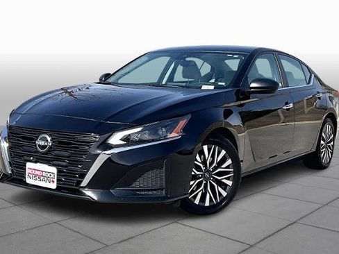 Certified 2024 Nissan Altima 2.5 SV image 1