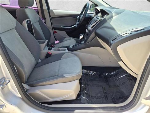 Used 2014 Ford Focus SE FWD image 19
