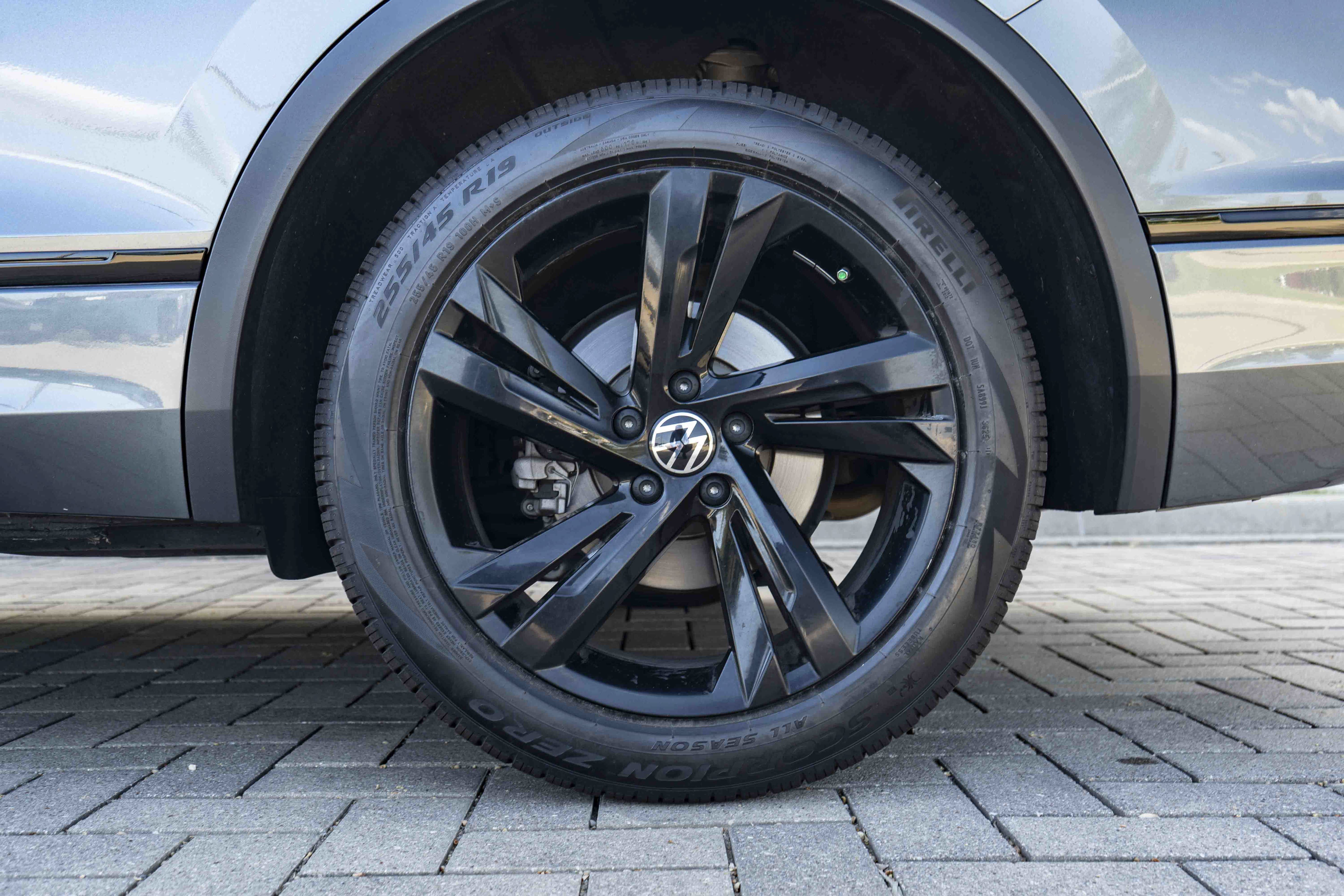 Certified 2024 Volkswagen Tiguan SE R-Line AWD/4WD image 14