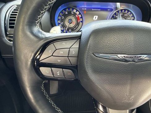 Used 2023 Chrysler 300 C image 16