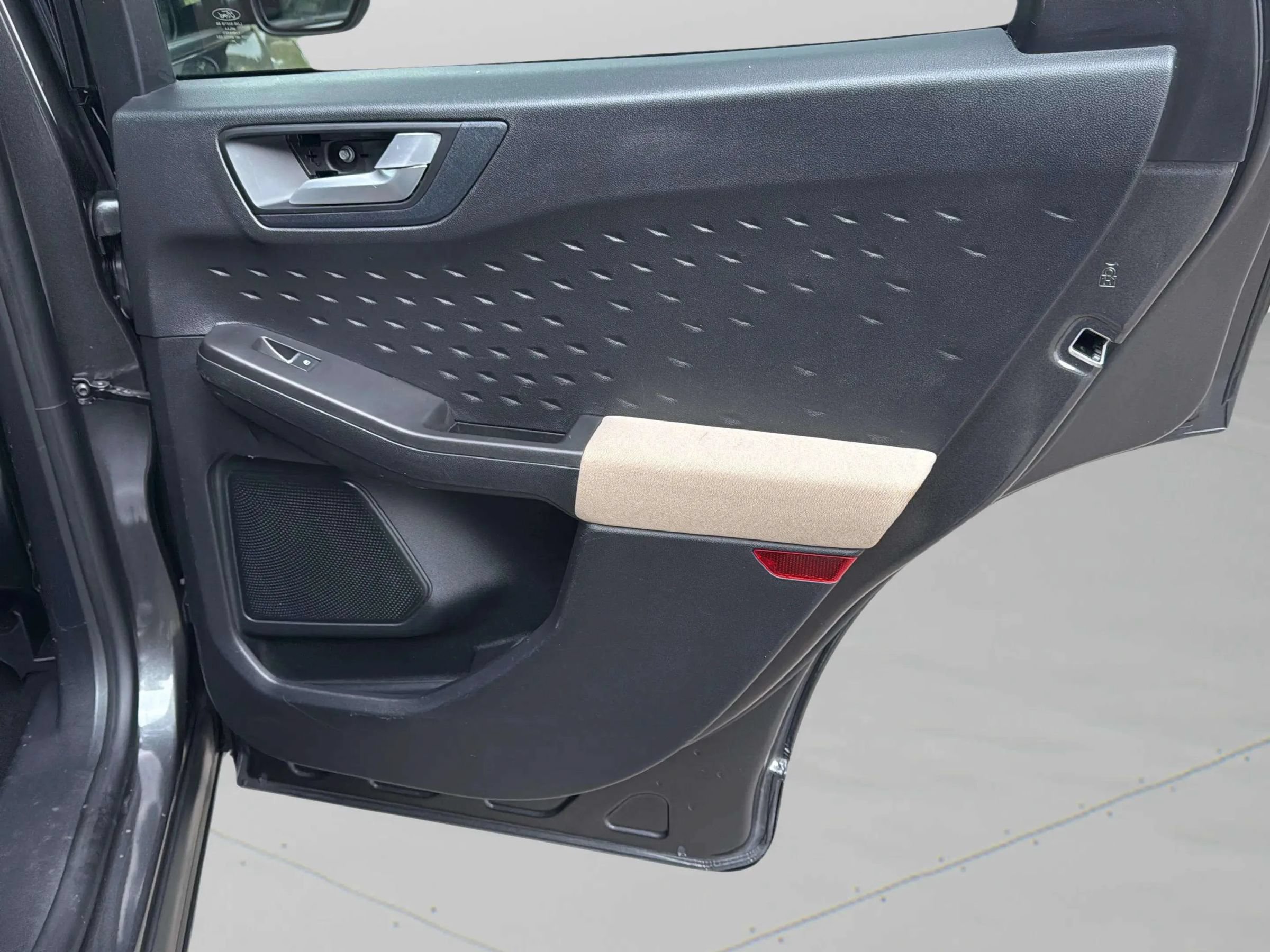 Used 2020 Ford Escape SE FWD image 28