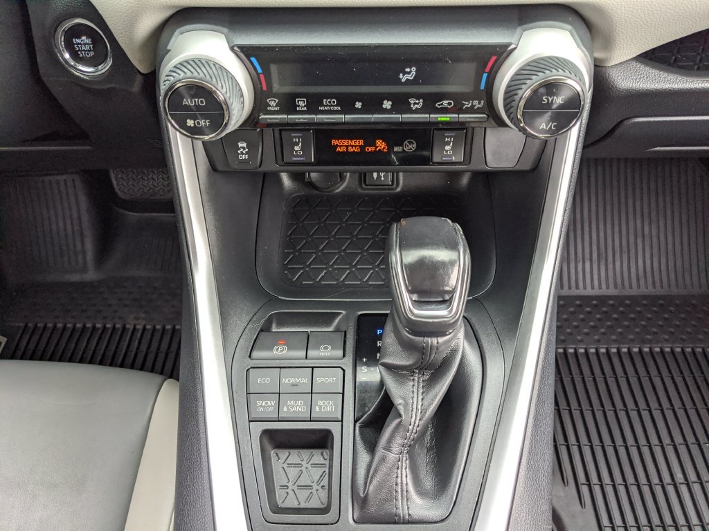 Used 2019 Toyota RAV4 XLE Premium w/ Cold Weather Package AWD/4WD image 9