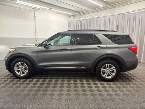 Used 2023 Ford Explorer XLT AWD/4WD image 10