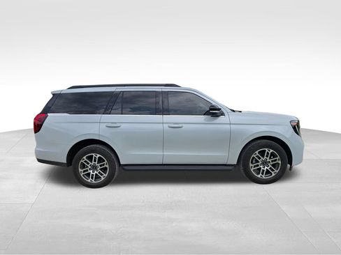Used 2026 Ford Expedition Active AWD/4WD image 13