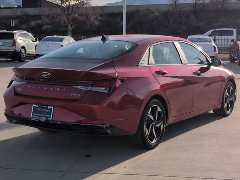 Used 2021 Hyundai Elantra Limited w/ Cargo Package image 5