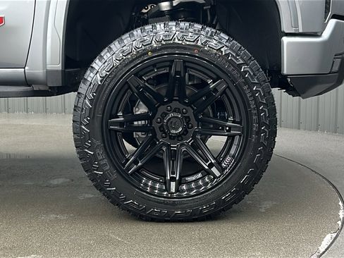 Used 2025 GMC Sierra 1500 AT4 w/ AT4 Premium Package image 10