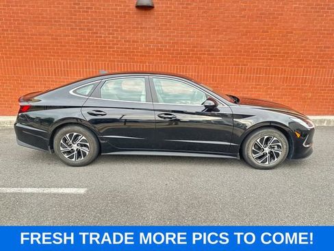 Used 2022 Hyundai Sonata Blue FWD image 1