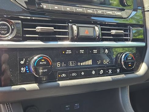 Used 2023 Nissan Pathfinder Platinum AWD/4WD image 17