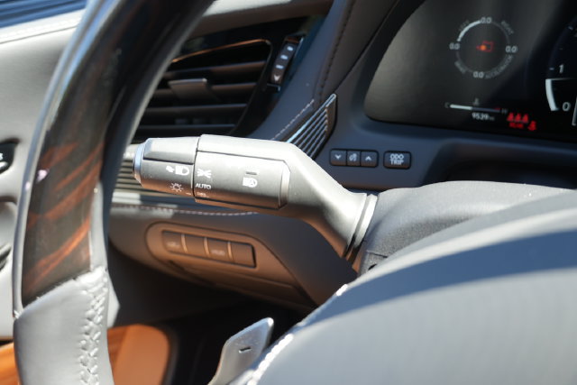 Used 2024 Lexus LS 500 w/ Interior Upgrade Package RWD image 30