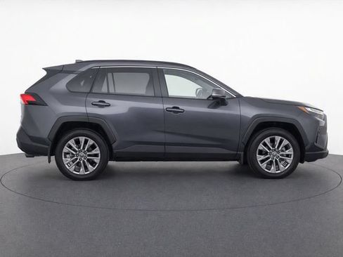 Used 2025 Toyota RAV4 XLE AWD/4WD image 8