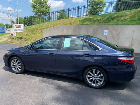 Used 2015 Toyota Camry XLE w/ Moonroof Package FWD image 3