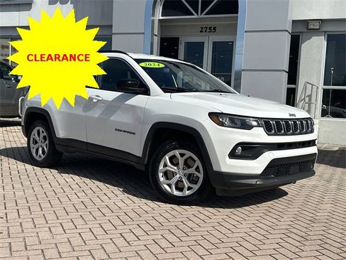 Used 2024 Jeep Compass Latitude image 2