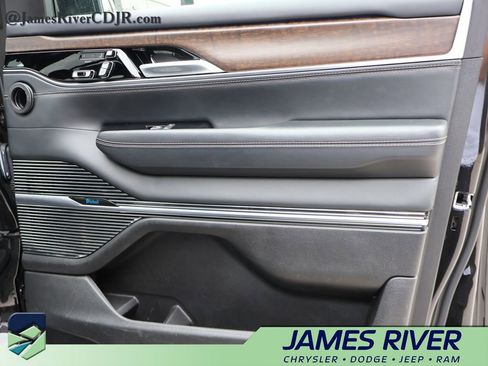 Used 2024 Jeep Grand Wagoneer L 4WD image 8