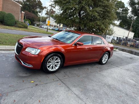 Used 2021 Chrysler 300 Touring L RWD image 7