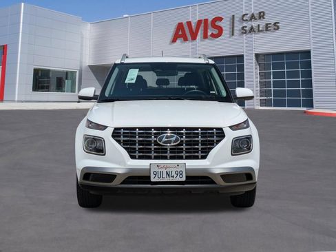 Used 2025 Hyundai Venue SEL FWD image 2