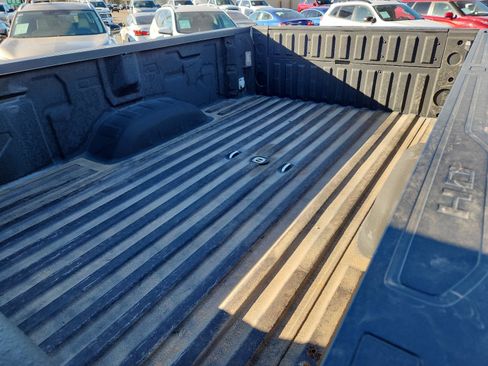 Used 2022 GMC Sierra 3500 SLE w/ SLE Convenience Package image 8