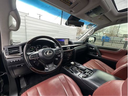 Used 2017 Lexus LX 570 4WD image 2