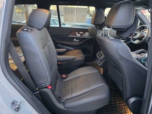 Used 2025 Mercedes-Benz GLS 580 4MATIC image 12