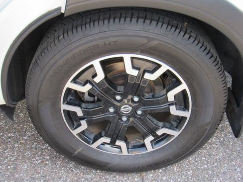 Used 2020 Nissan Pathfinder SL FWD image 16