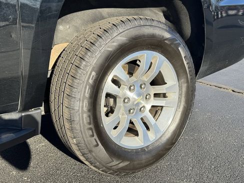 Used 2018 Chevrolet Suburban LT image 33