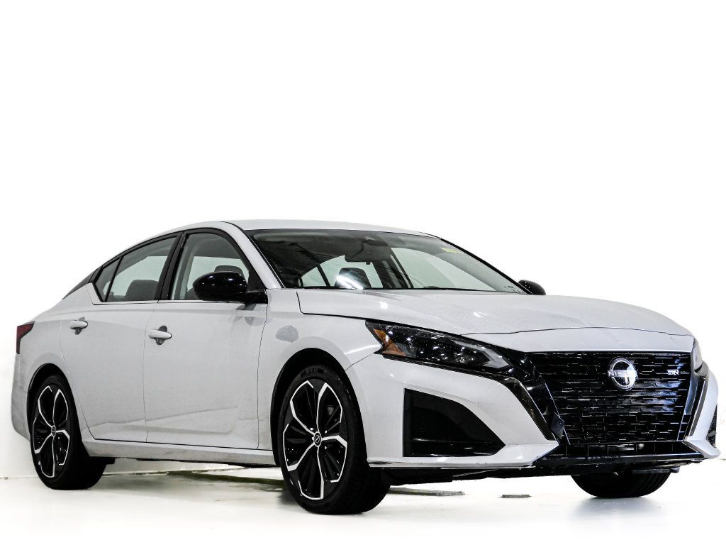 Used 2024 Nissan Altima 2.5 SR FWD image 1