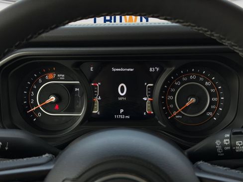 Used 2026 Jeep Wrangler Unlimited Rubicon AWD/4WD image 9