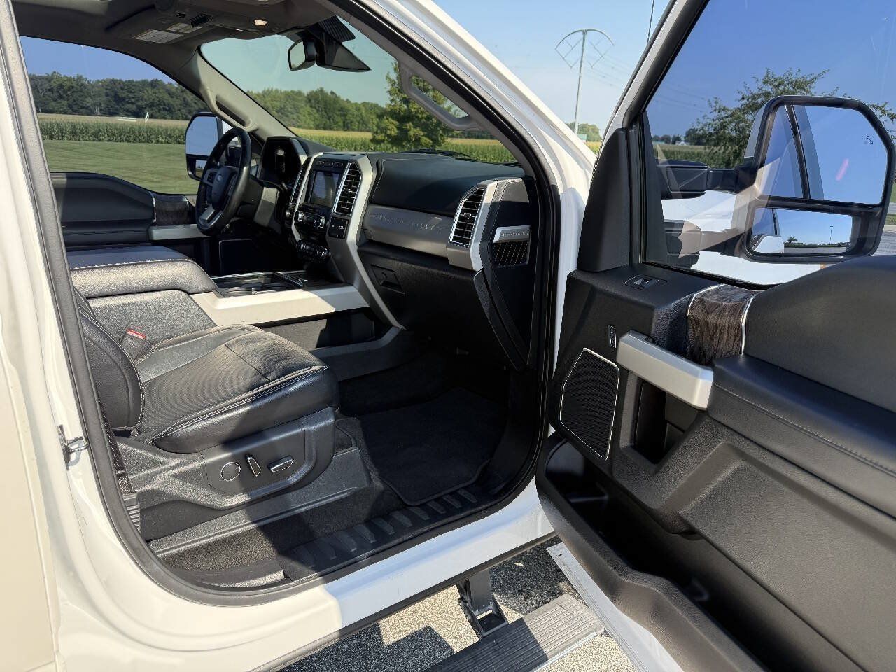 Used 2017 Ford F350 Lariat w/ Lariat Ultimate Package AWD/4WD image 16