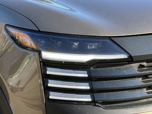 Certified 2025 Nissan Kicks SR w/ Illumination Package image 10