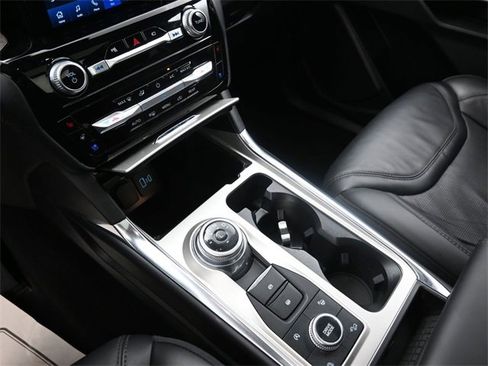 Certified 2022 Ford Explorer Platinum w/ Equipment Group 601A image 18